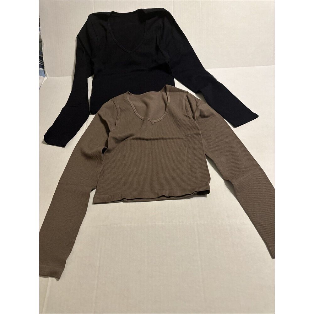 OQQ Women's 2 Piece Crop Top MED V Neck Long Sleeve Stretch Fit Back Tea Lea